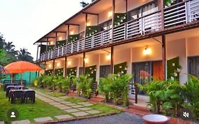 Yogitree Beach Resort & Cafe - 100M From Morjim Beach